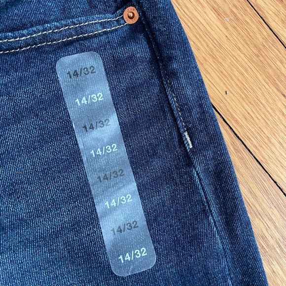 Gap denim 9 inch Bermuda shorts stretch, mid rise slim through the hip and thigh - Picture 5 of 6